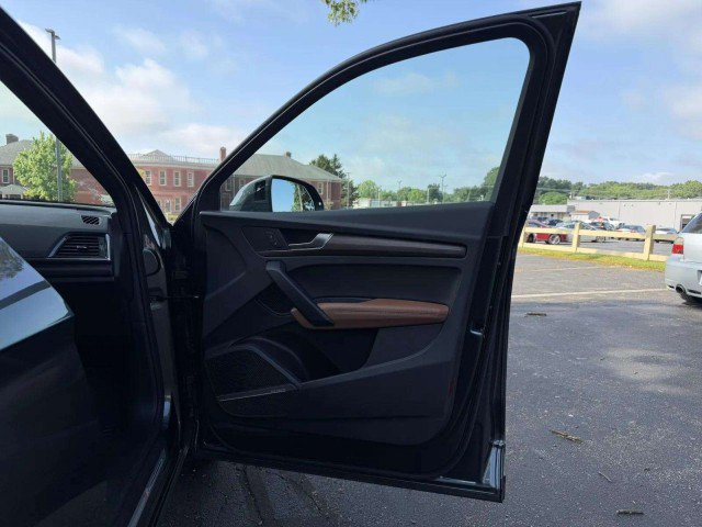 Certified 2025 Audi Q5 e Premium Plus w/ Premium Plus Package AWD/4WD image 28