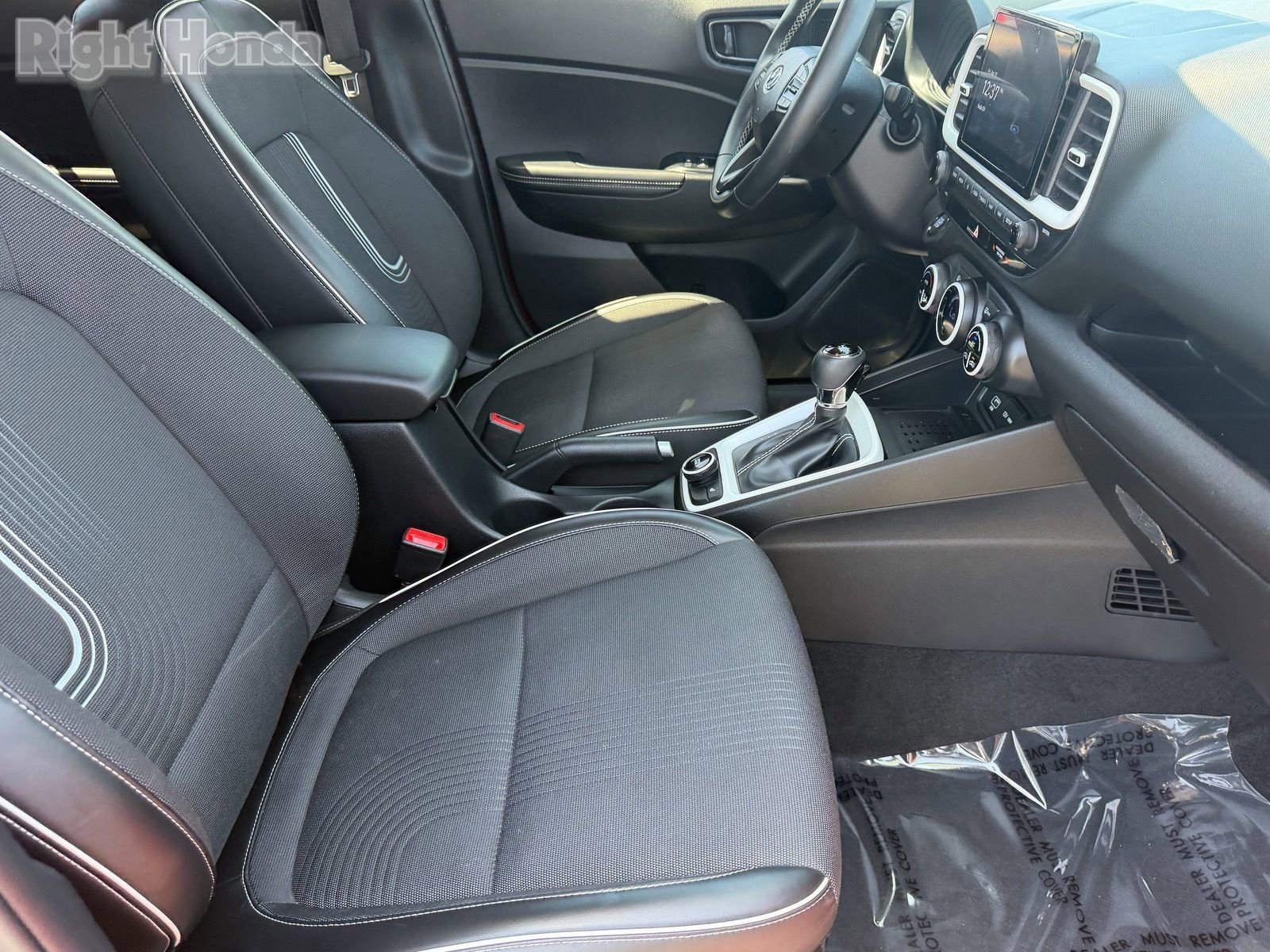 Used 2023 Hyundai Venue Limited FWD image 13