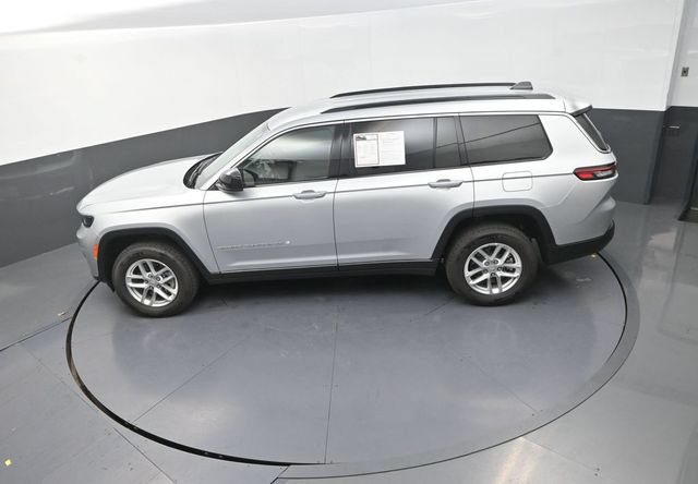 Used 2025 Jeep Grand Cherokee L Laredo AWD/4WD image 14