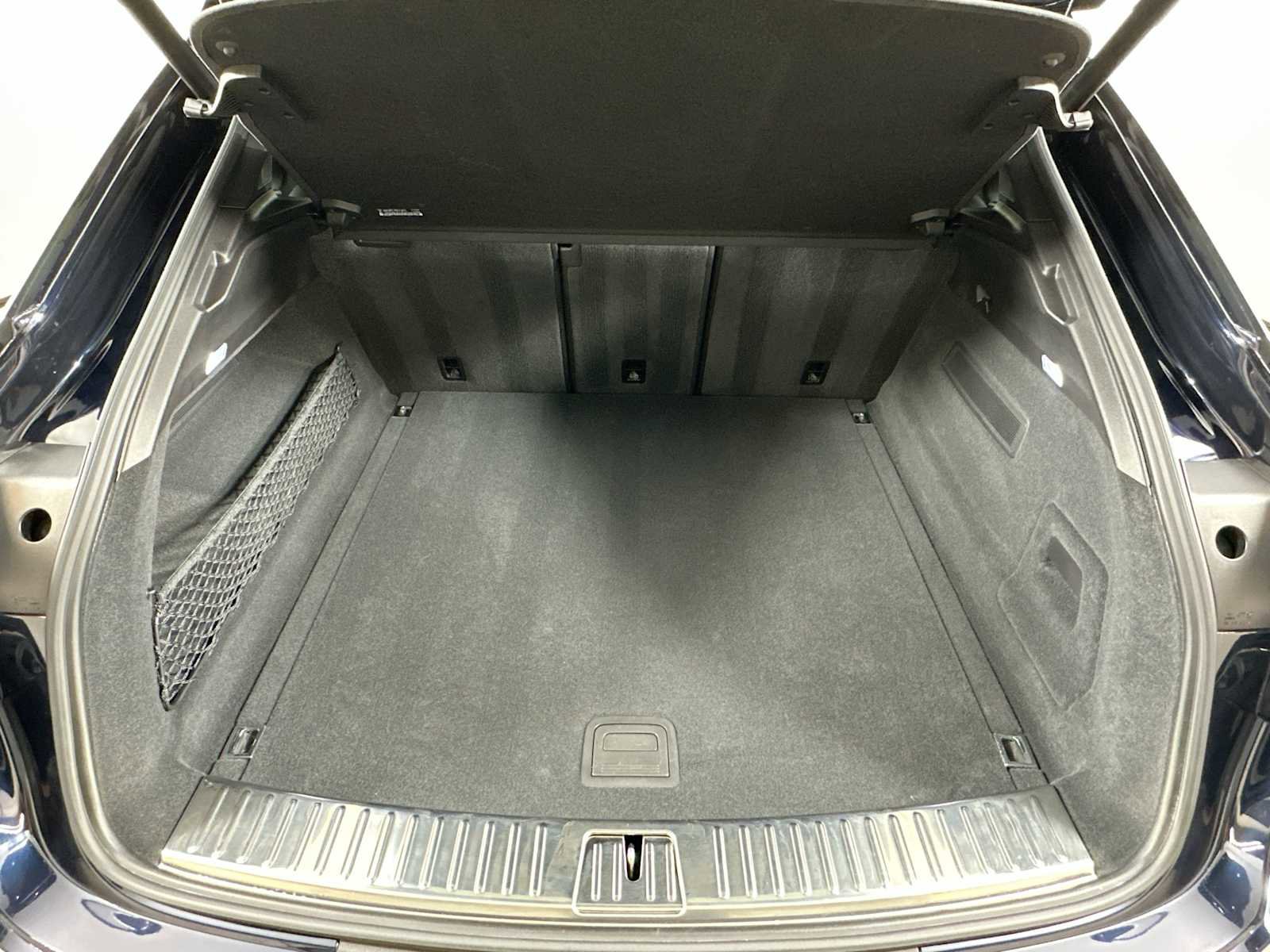 Certified 2022 Porsche Cayenne Platinum Edition image 27