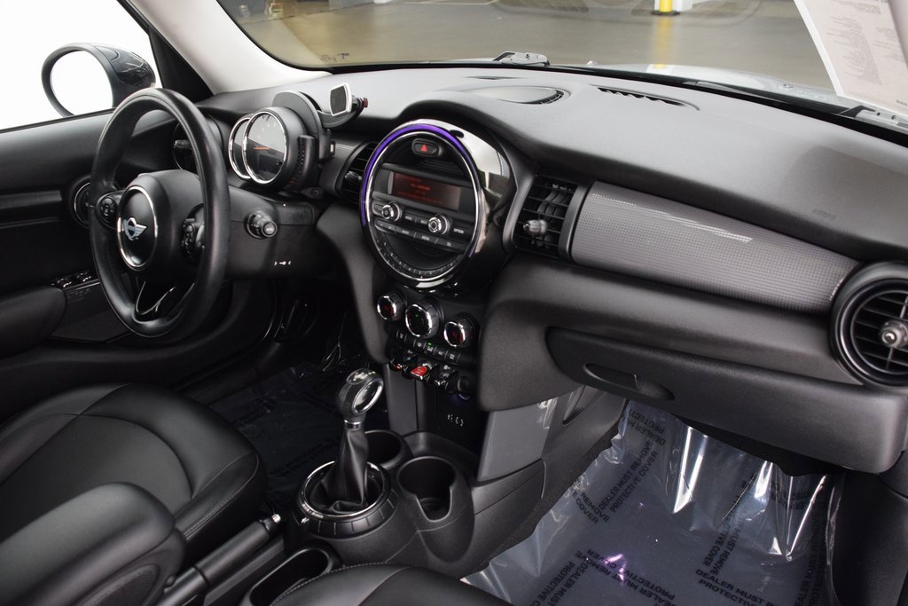 Used 2015 MINI Cooper 4-Door Hardtop image 15