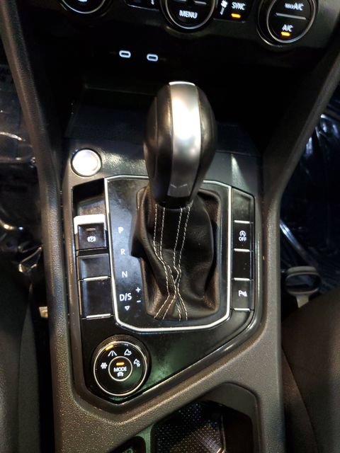 Used 2021 Volkswagen Tiguan SEL AWD/4WD image 25