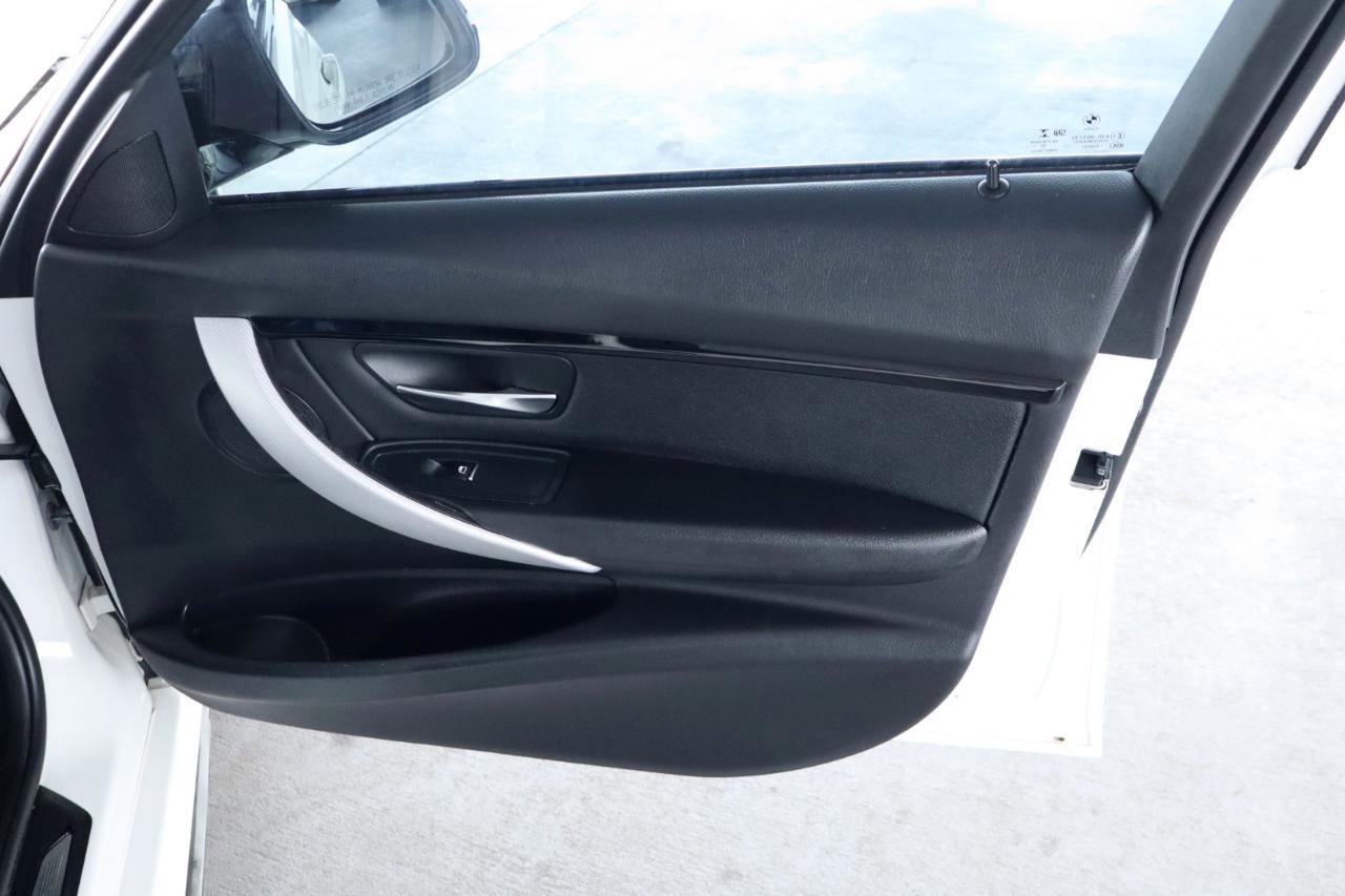 Used 2017 BMW 330i xDrive Sedan AWD/4WD image 38
