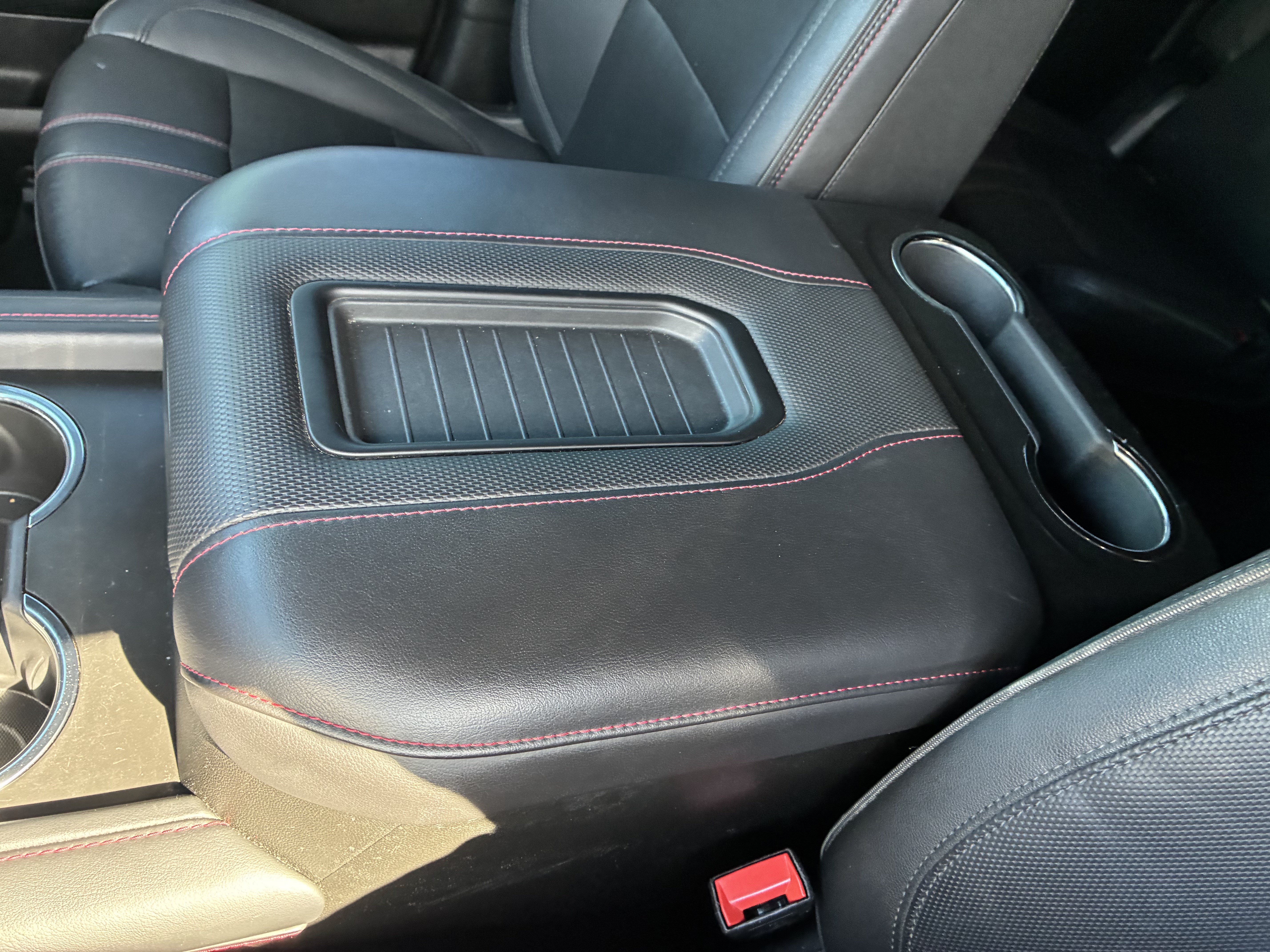 Used 2022 Chevrolet Suburban RST w/ Luxury Package RWD image 33