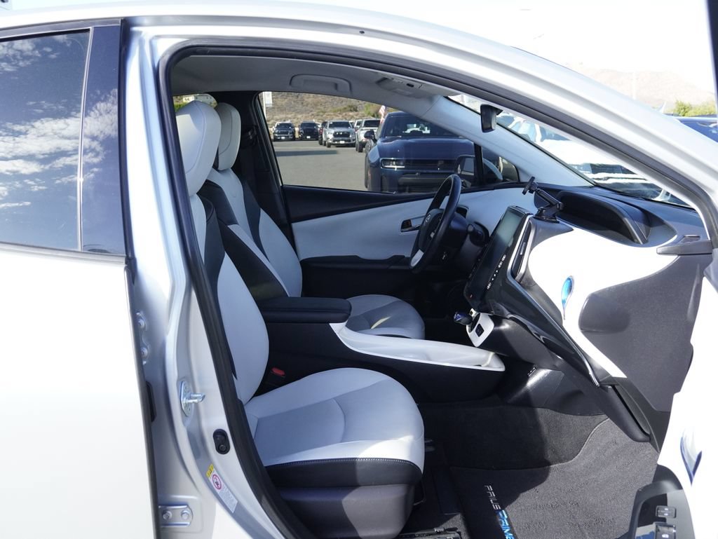 Used 2017 Toyota Prius Prime Advanced w/ Carpet Mat Package FWD image 28