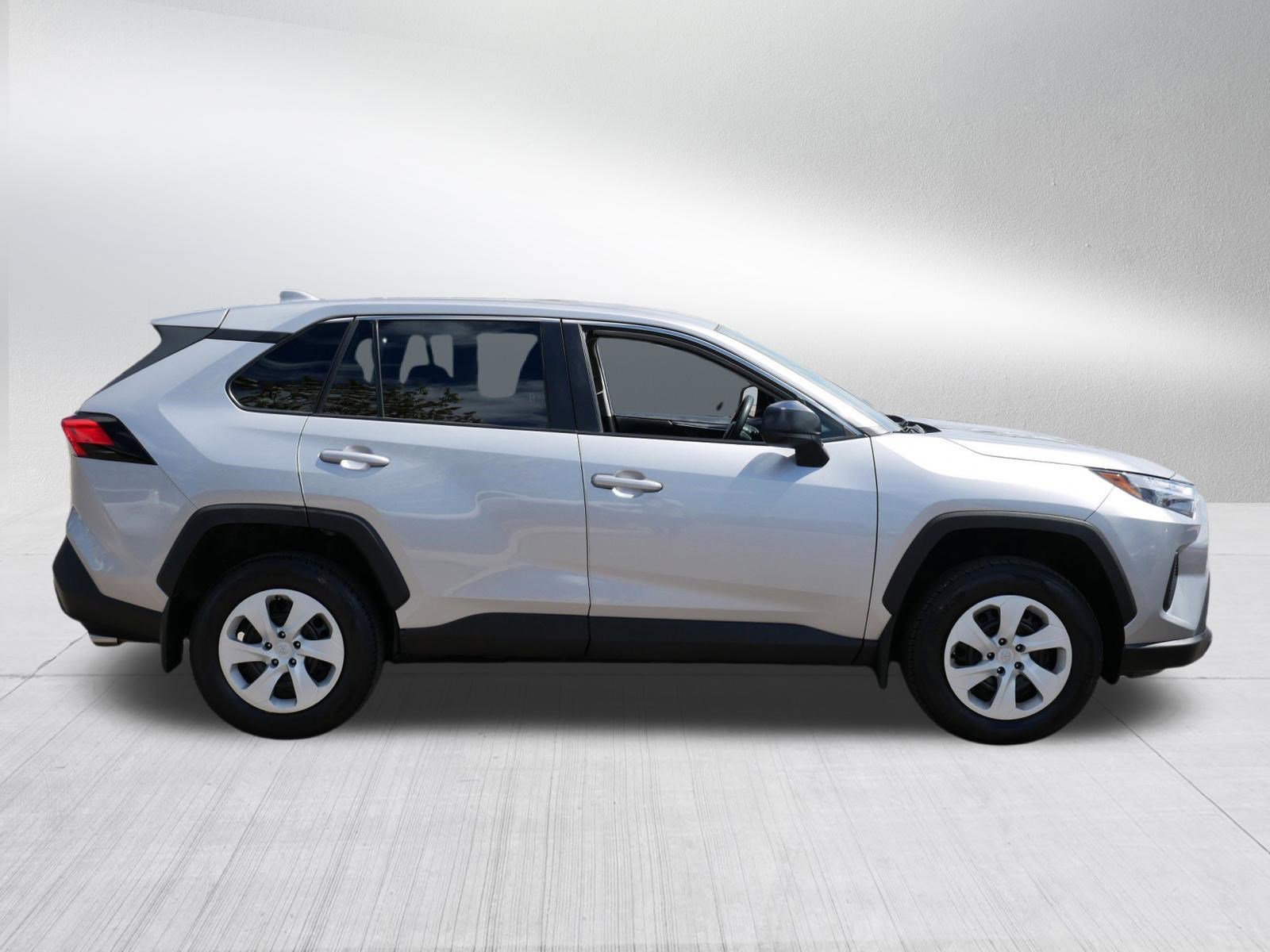 Used 2023 Toyota RAV4 LE AWD/4WD image 8