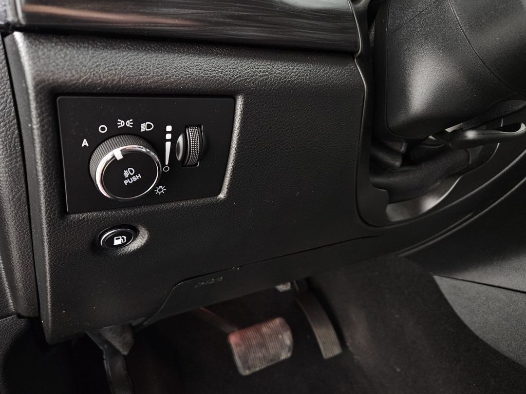 Used 2020 Jeep Grand Cherokee Altitude RWD image 17