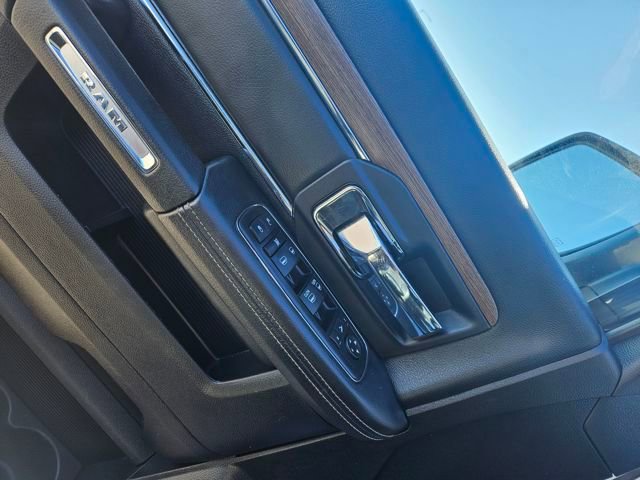 Used 2016 RAM 1500 Laramie w/ Convenience Group AWD/4WD image 11