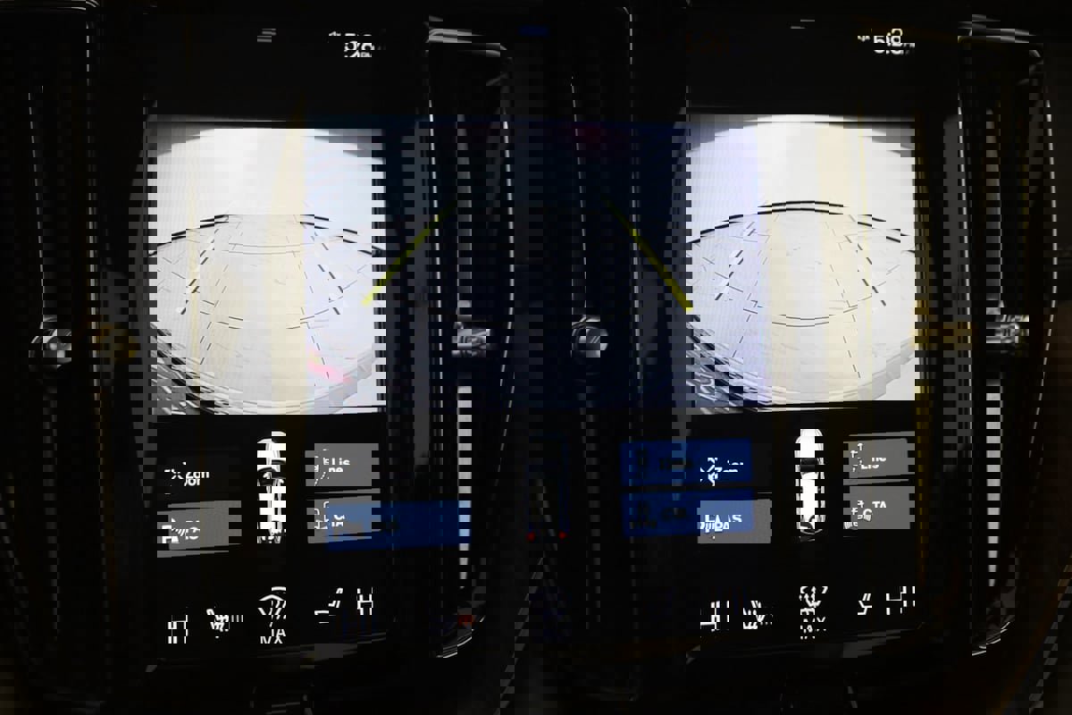 Used 2021 Volvo XC60 T5 Inscription w/ Protection Package Premier image 10