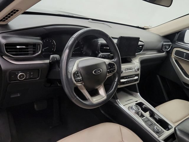 Used 2023 Ford Explorer XLT w/ Equipment Group 202A AWD/4WD image 18
