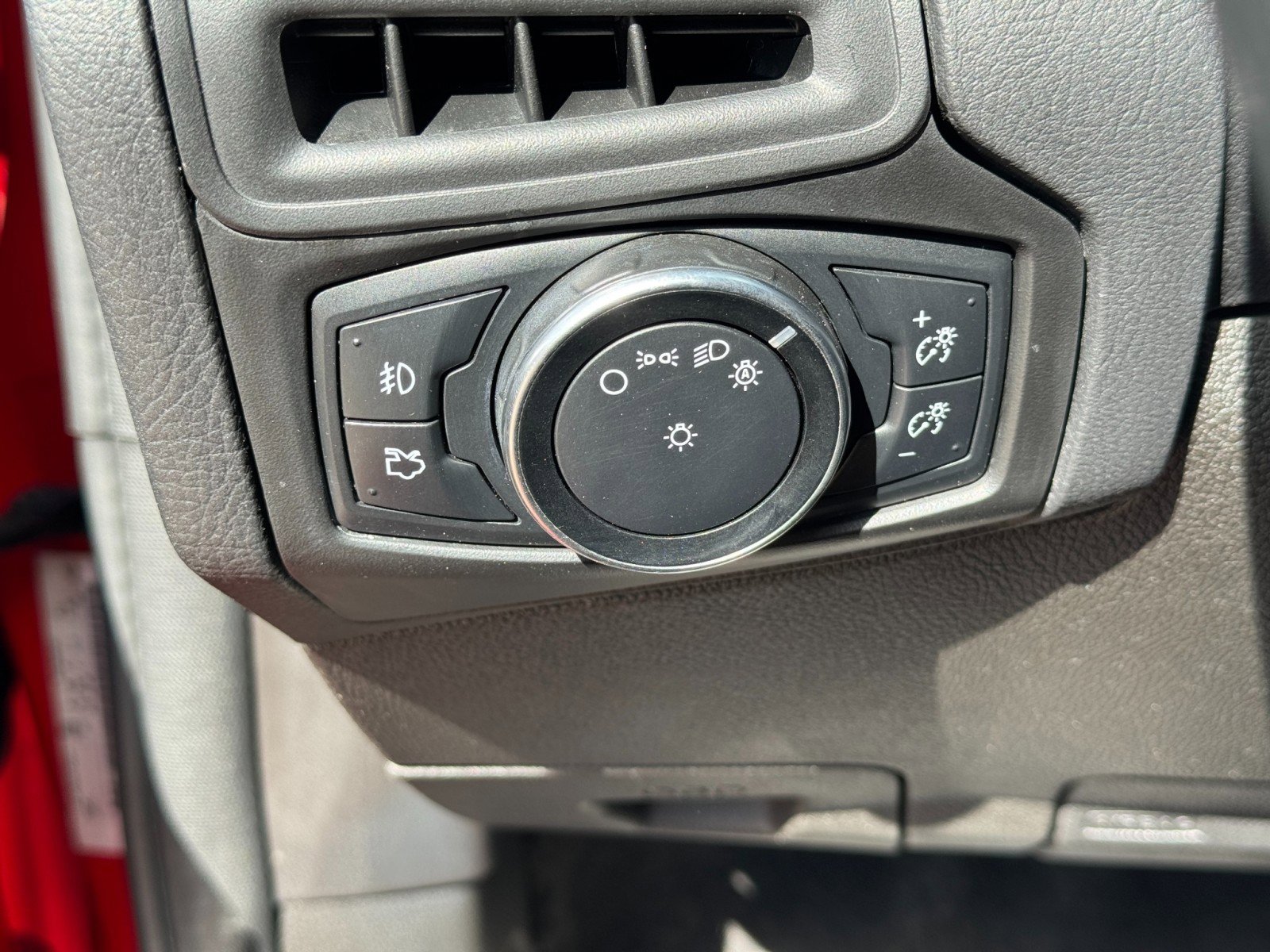 Used 2016 Ford Focus SE w/ Equipment Group 201A FWD image 16