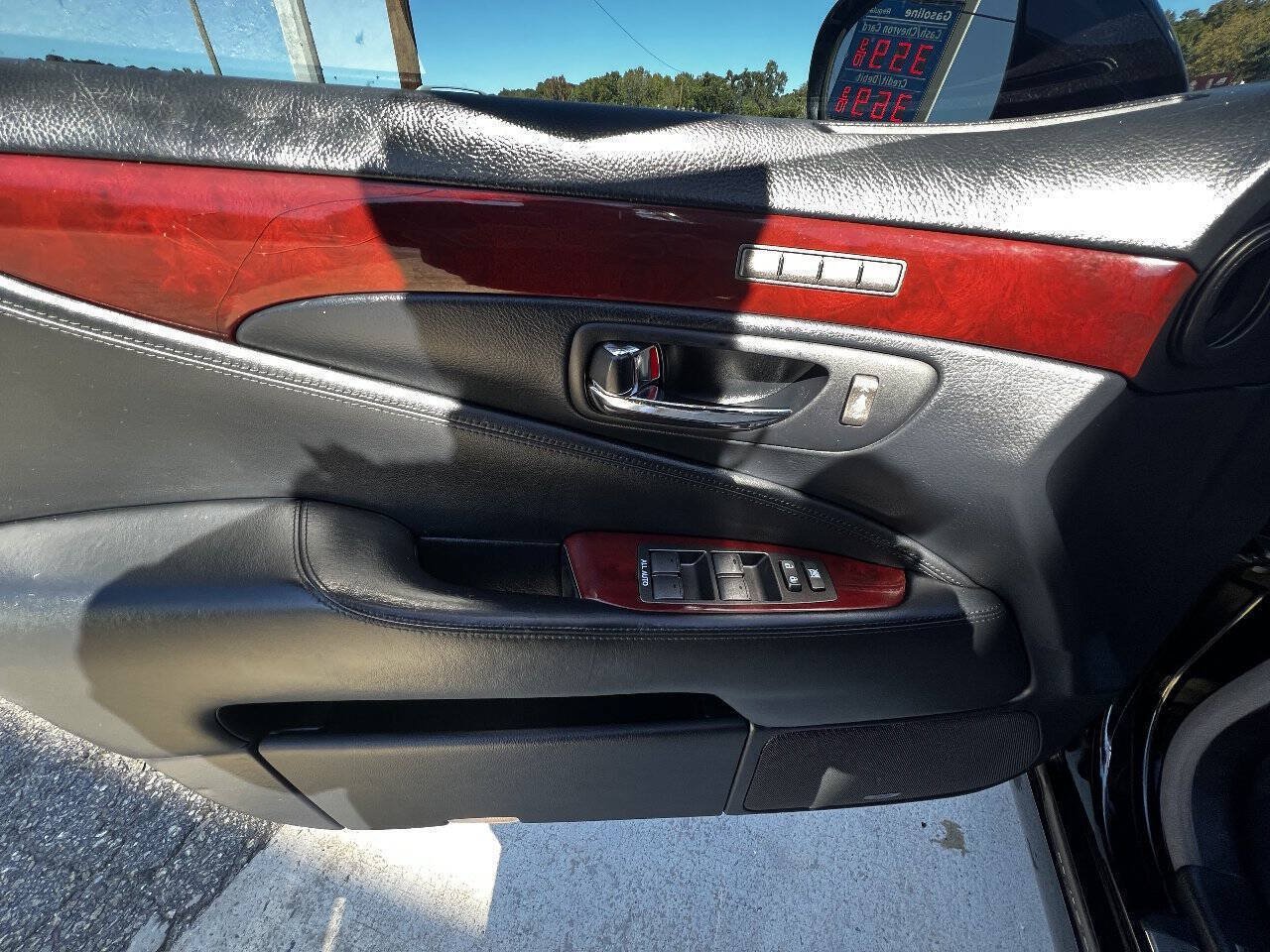 Used 2007 Lexus LS 460 L RWD image 17