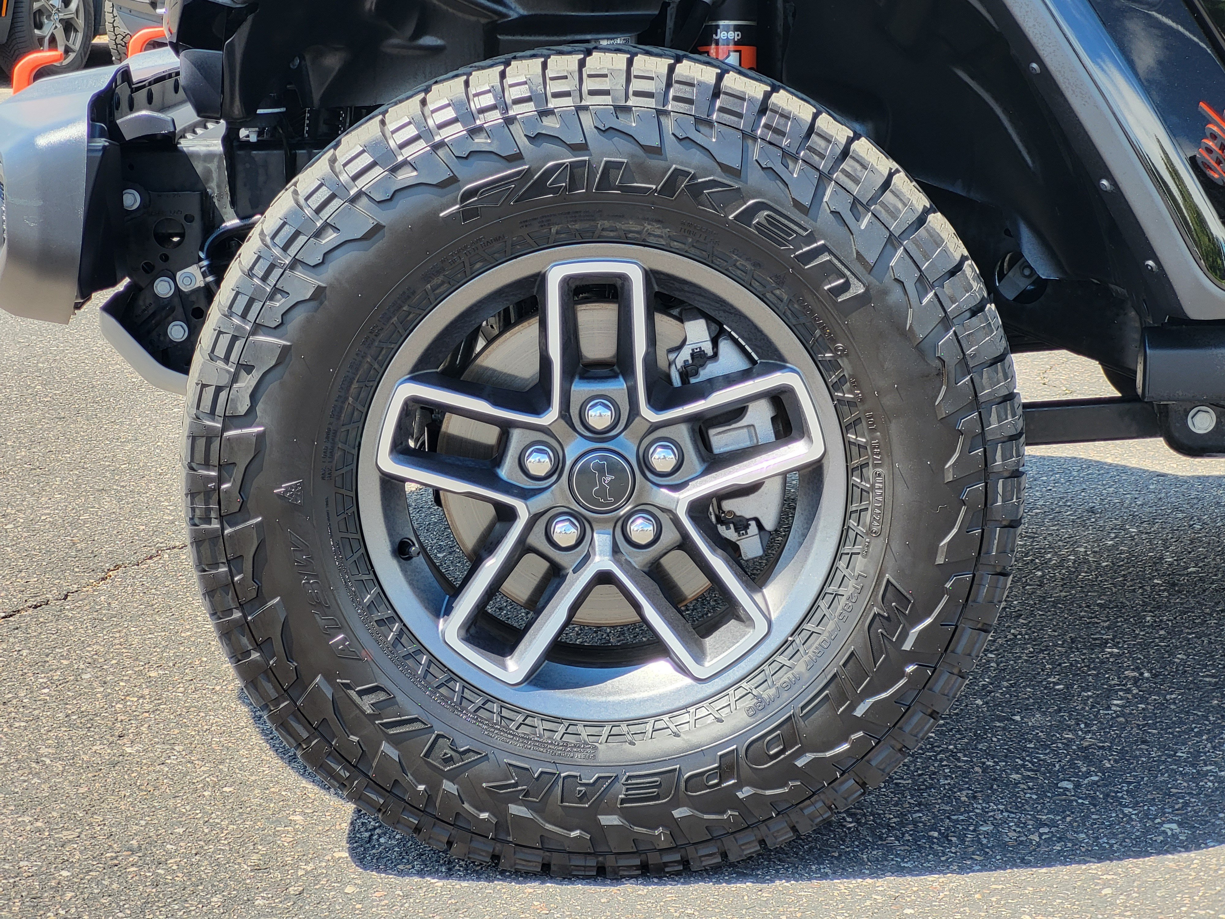 Used 2025 Jeep Gladiator Mojave w/ Convenience Group AWD/4WD image 8