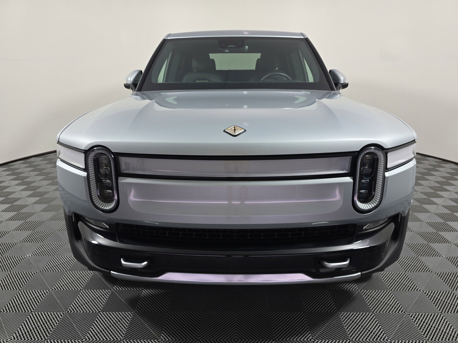 Used 2024 Rivian R1T Adventure AWD/4WD image 8