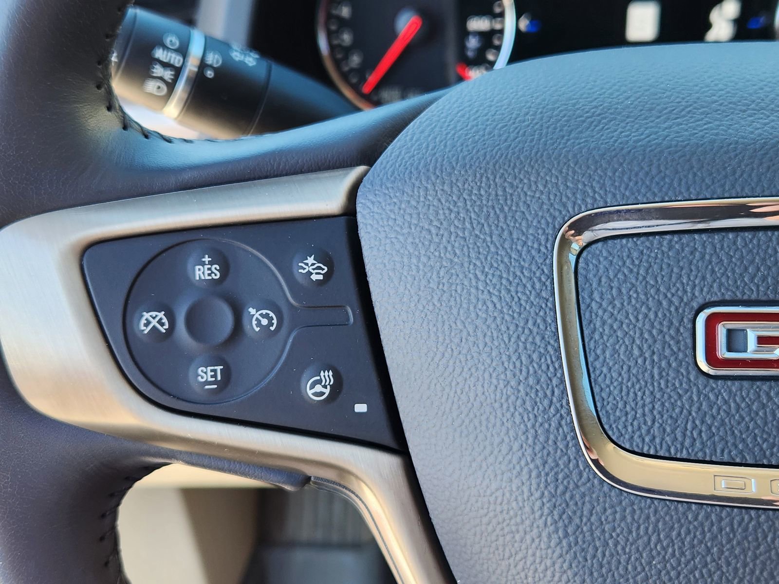 Used 2022 GMC Acadia Denali w/ Denali Technology Package image 21