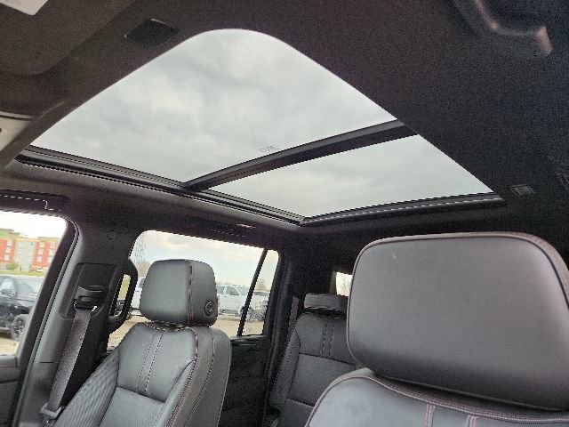 Certified 2024 Chevrolet Suburban RST w/ Luxury Package AWD/4WD image 34