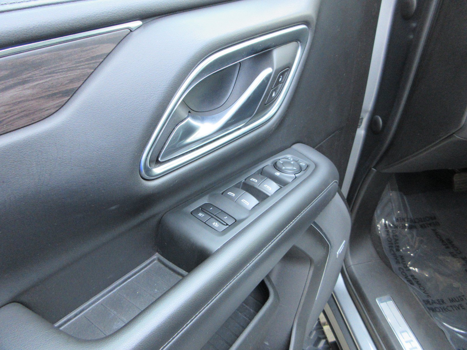 Used 2021 Chevrolet Suburban Z71 AWD/4WD image 32