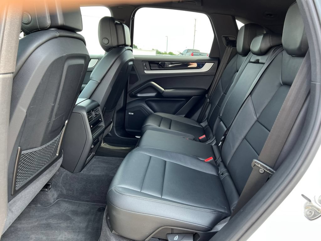 Used 2025 Porsche Cayenne AWD/4WD image 4