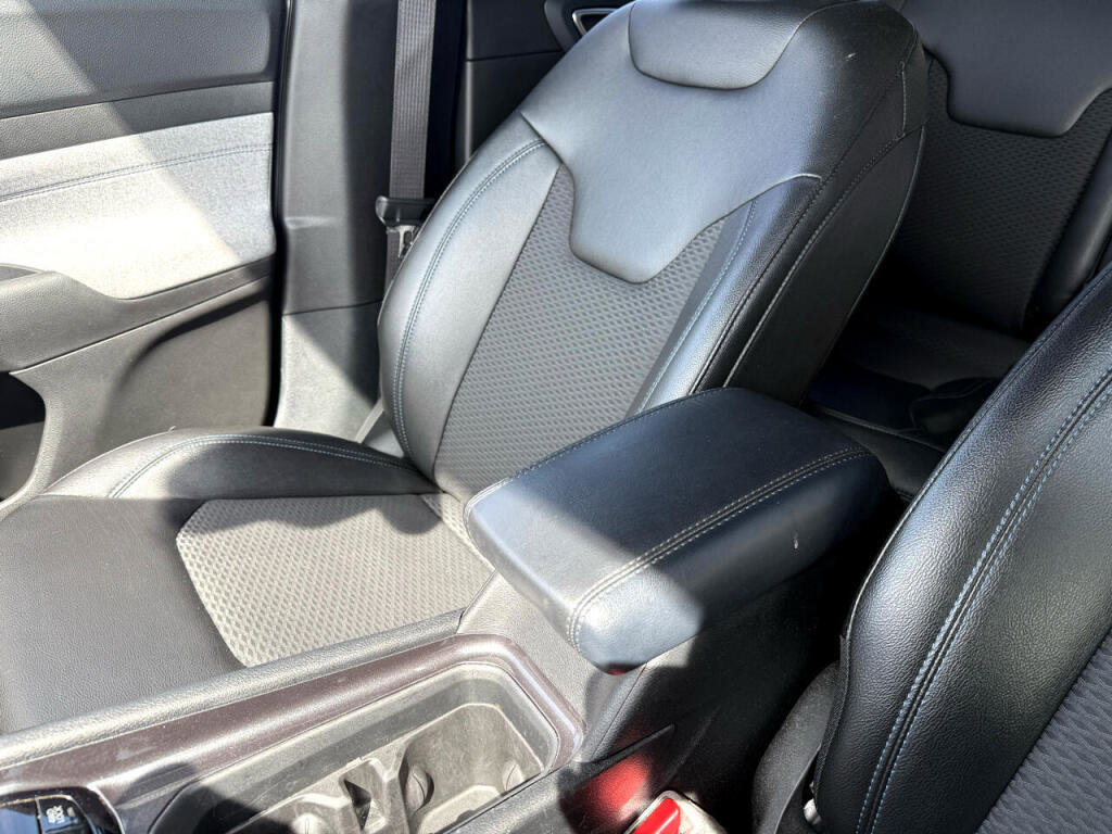 Used 2024 Jeep Compass Latitude image 30