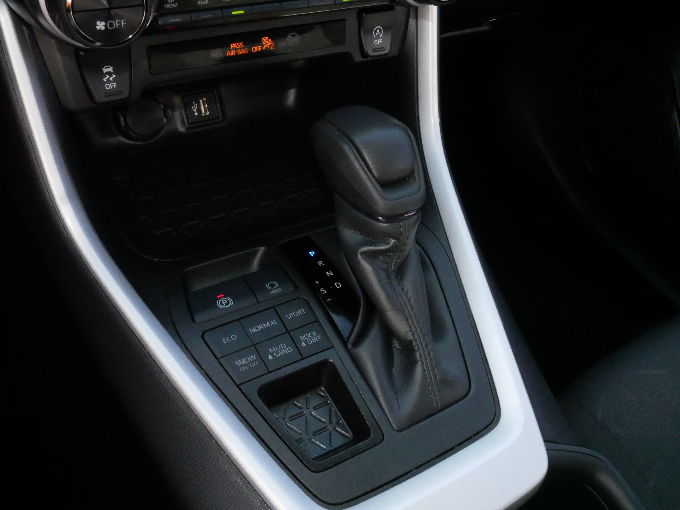 Certified 2025 Toyota RAV4 XLE AWD/4WD image 24
