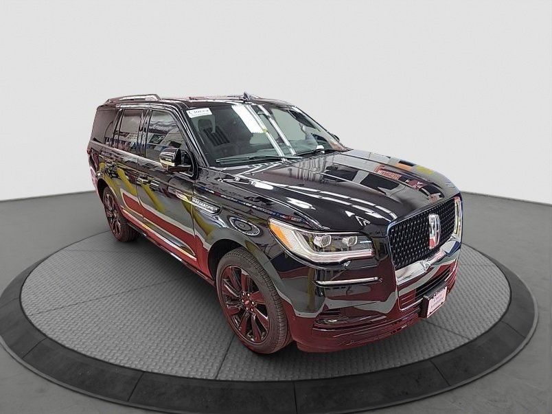 Used 2024 Lincoln Navigator Reserve image 1
