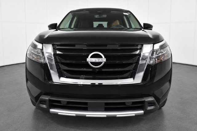 Used 2025 Nissan Pathfinder Platinum AWD/4WD image 2