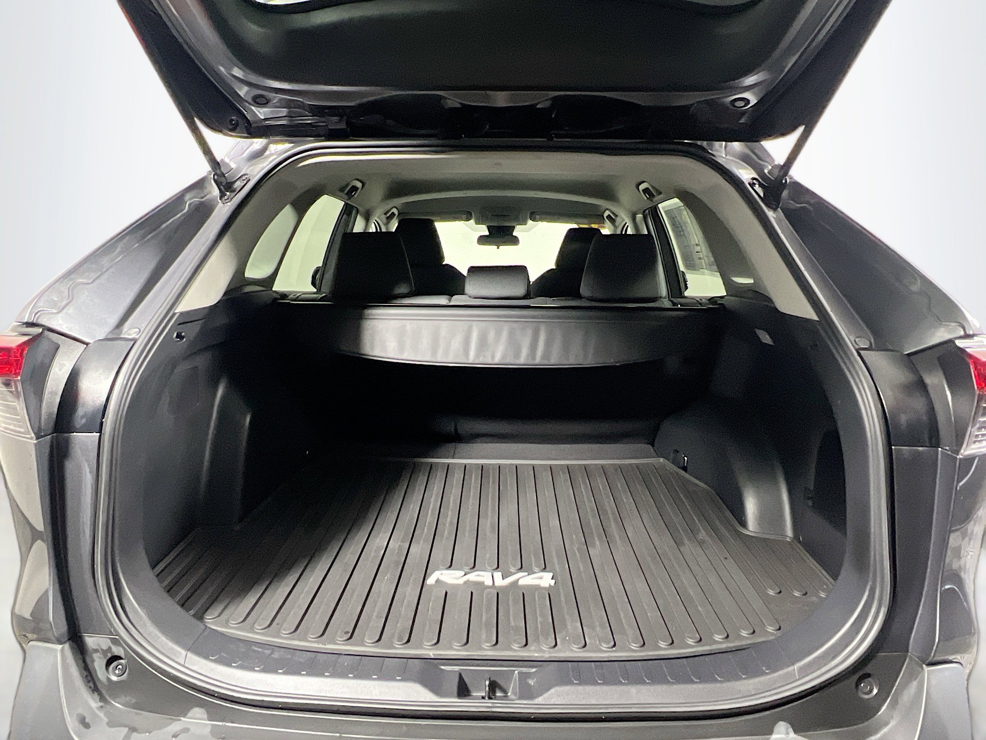 Used 2021 Toyota RAV4 XLE image 34