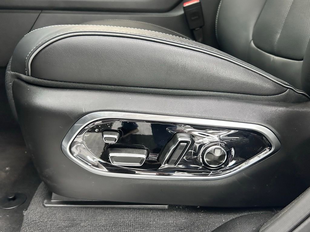 New 2025 Jeep Grand Cherokee Overland w/ Adv Protech Group III image 17