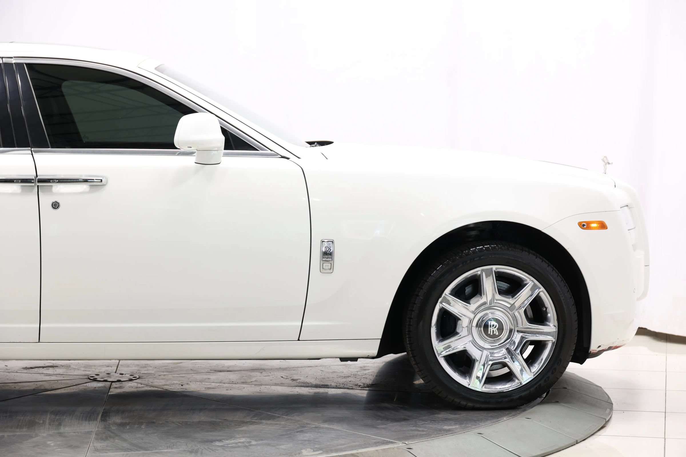 Used 2013 Rolls-Royce Ghost RWD image 92