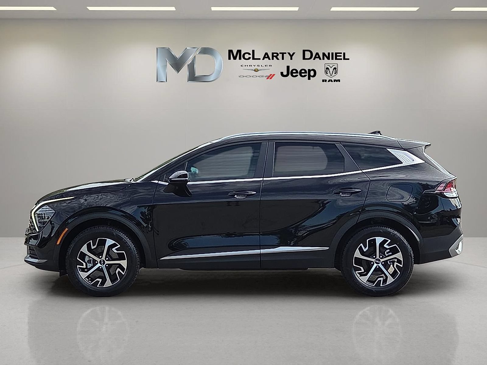 Used 2024 Kia Sportage EX AWD/4WD image 3