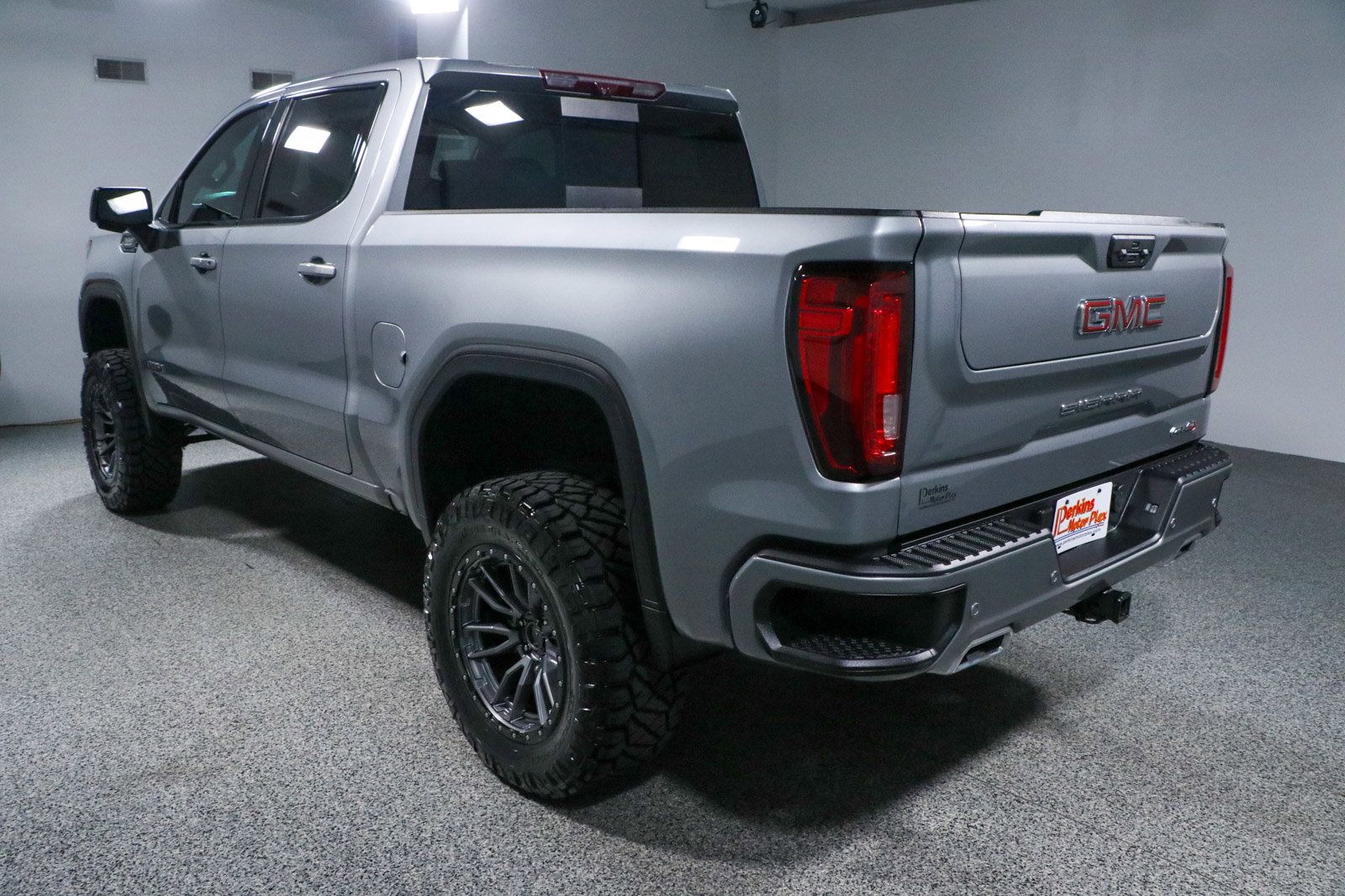 Used 2024 GMC Sierra 1500 AT4 w/ Technology Package image 10