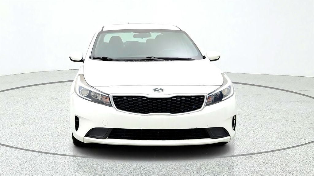 Used 2017 Kia Forte LX FWD image 2