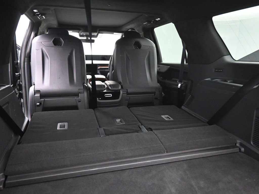 Used 2025 Lincoln Navigator Black Label image 9