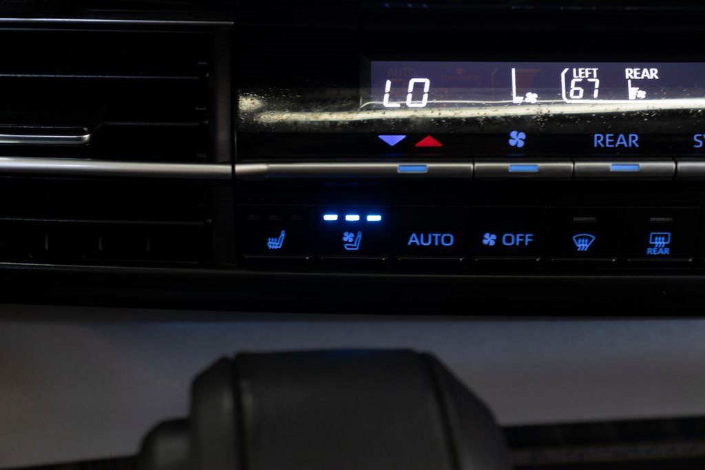 Used 2024 Toyota Sienna Limited image 34