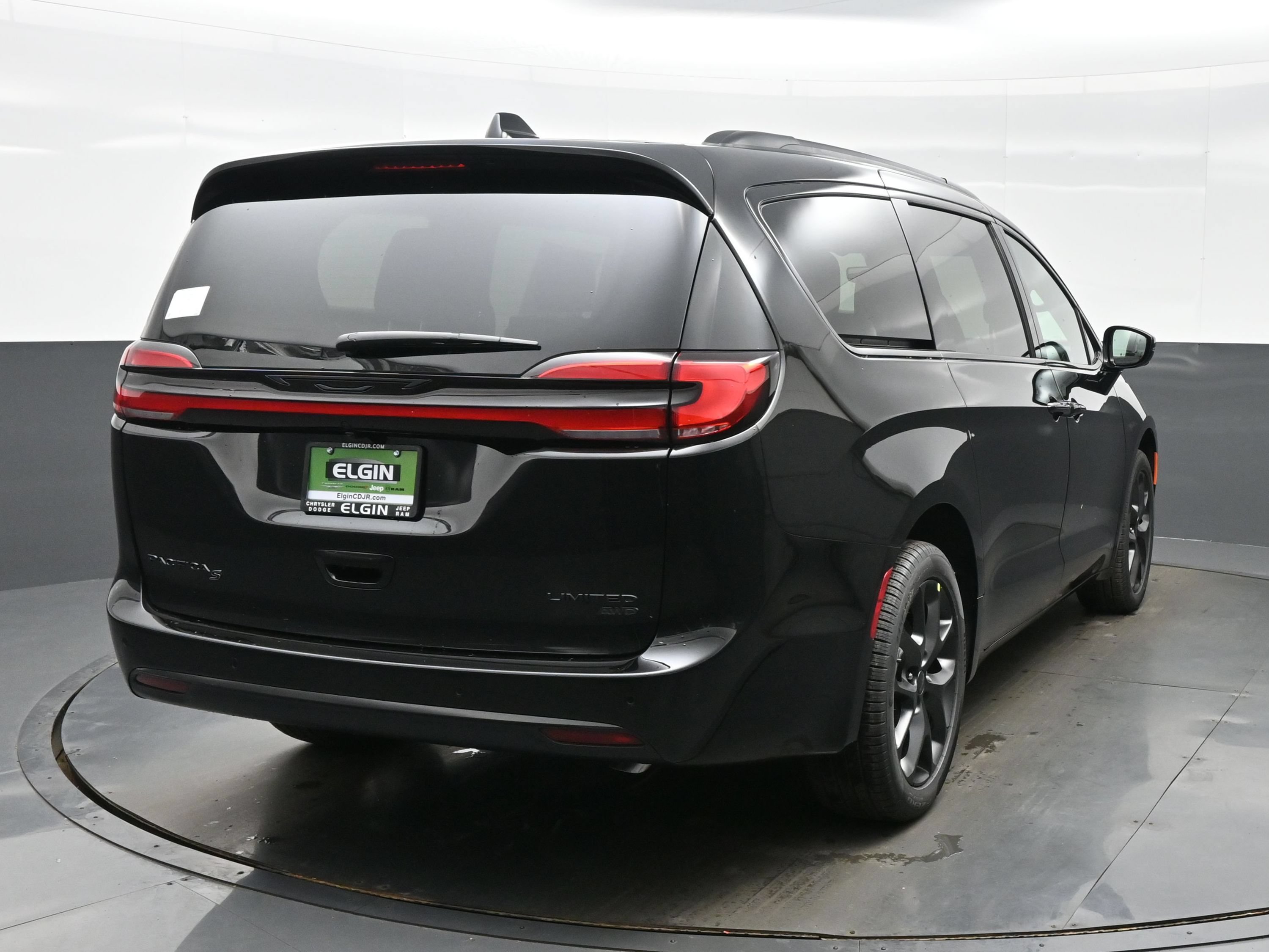 New 2027 Chrysler Pacifica Limited AWD/4WD image 7