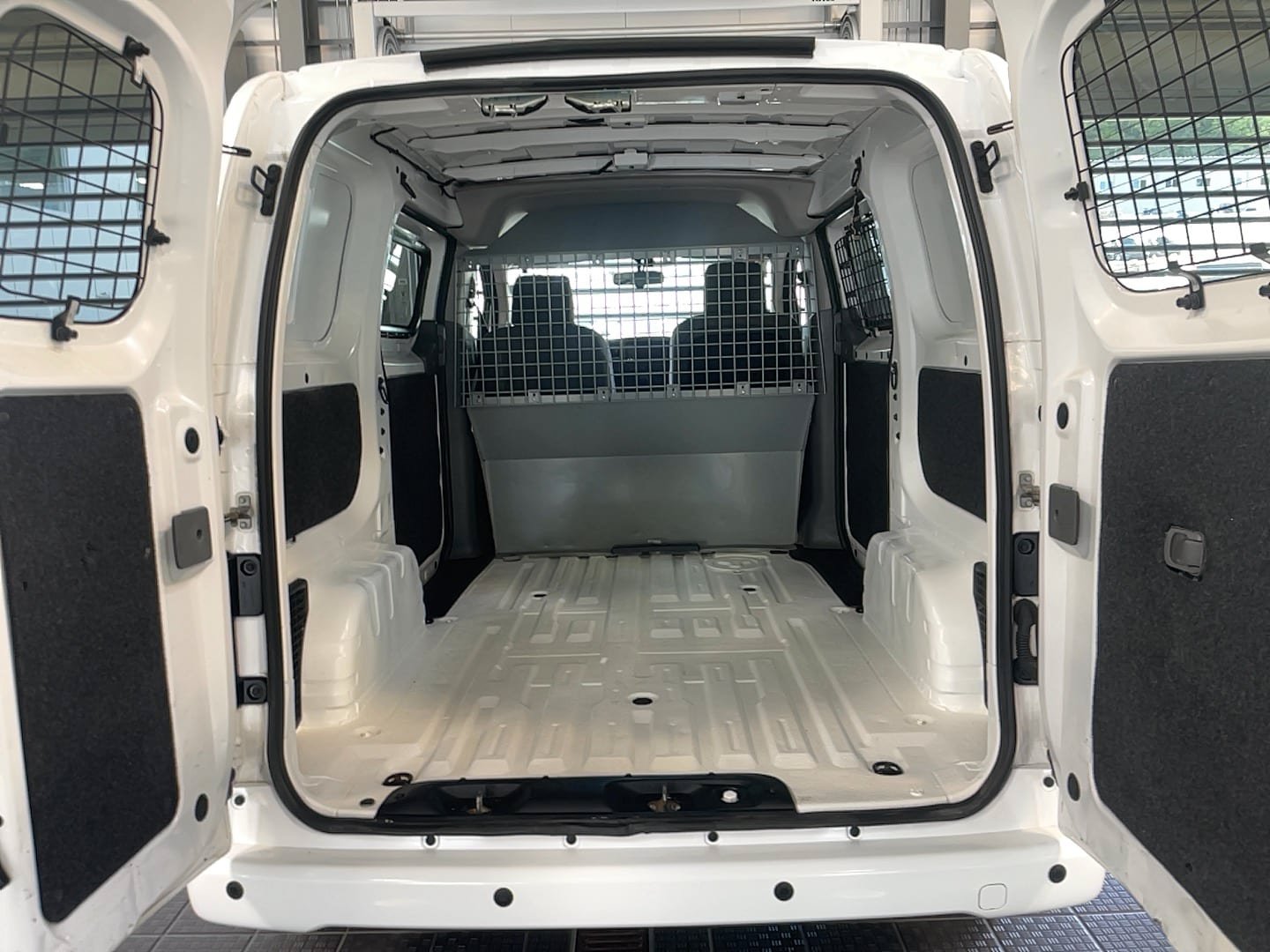 Used 2021 Nissan NV200 SV w/ Sliding Door Glass Package FWD image 6