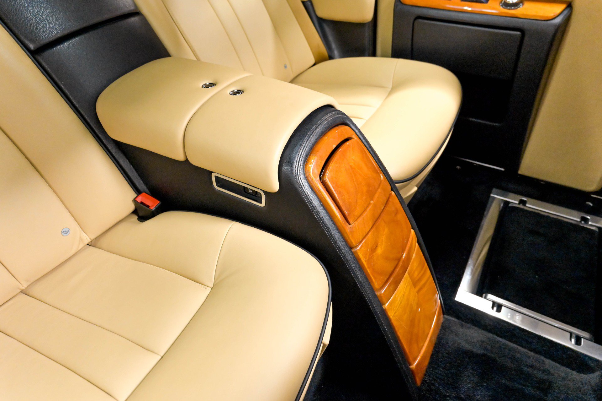 Used 2013 Rolls-Royce Phantom Sedan RWD image 34