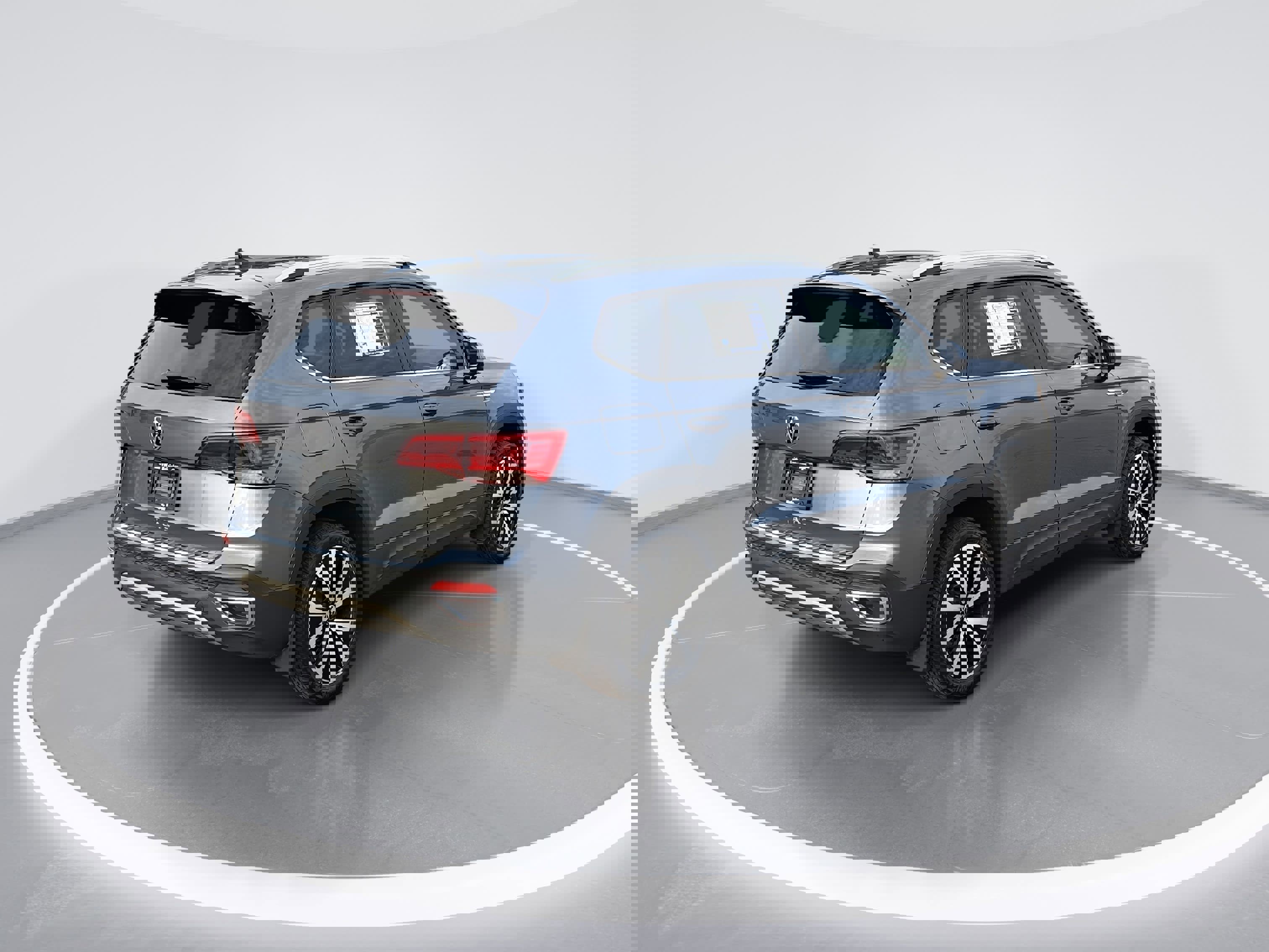 Certified 2023 Volkswagen Taos SE image 3