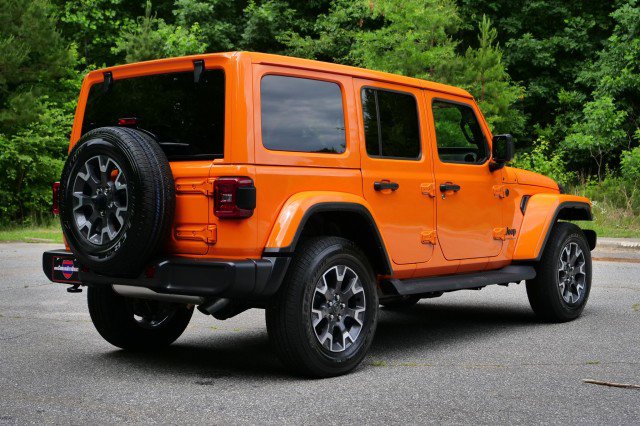 Used 2025 Jeep Wrangler Unlimited Sahara AWD/4WD image 17