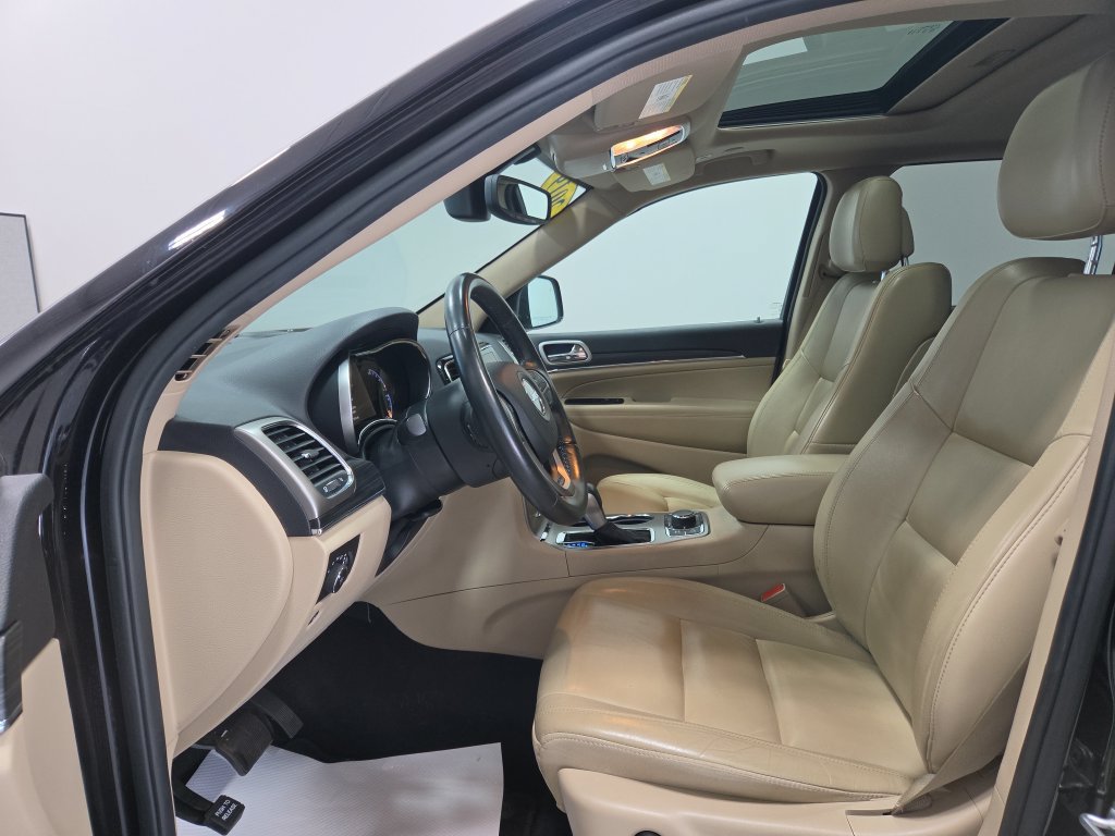 Used 2019 Jeep Grand Cherokee Limited AWD/4WD image 3