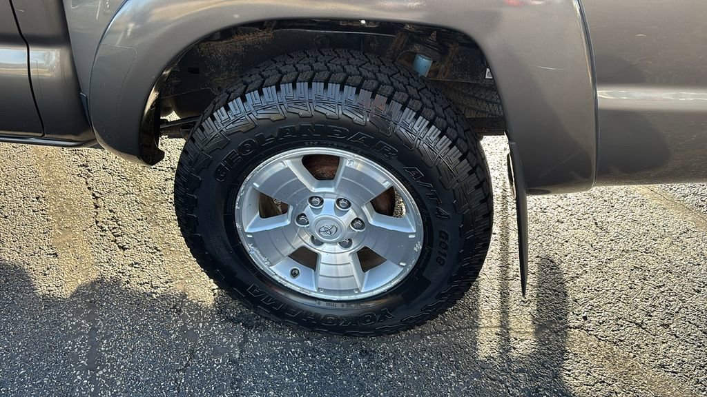 Used 2015 Toyota Tacoma Base image 9