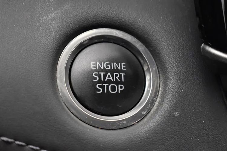 Used 2025 Toyota Highlander LE FWD image 27