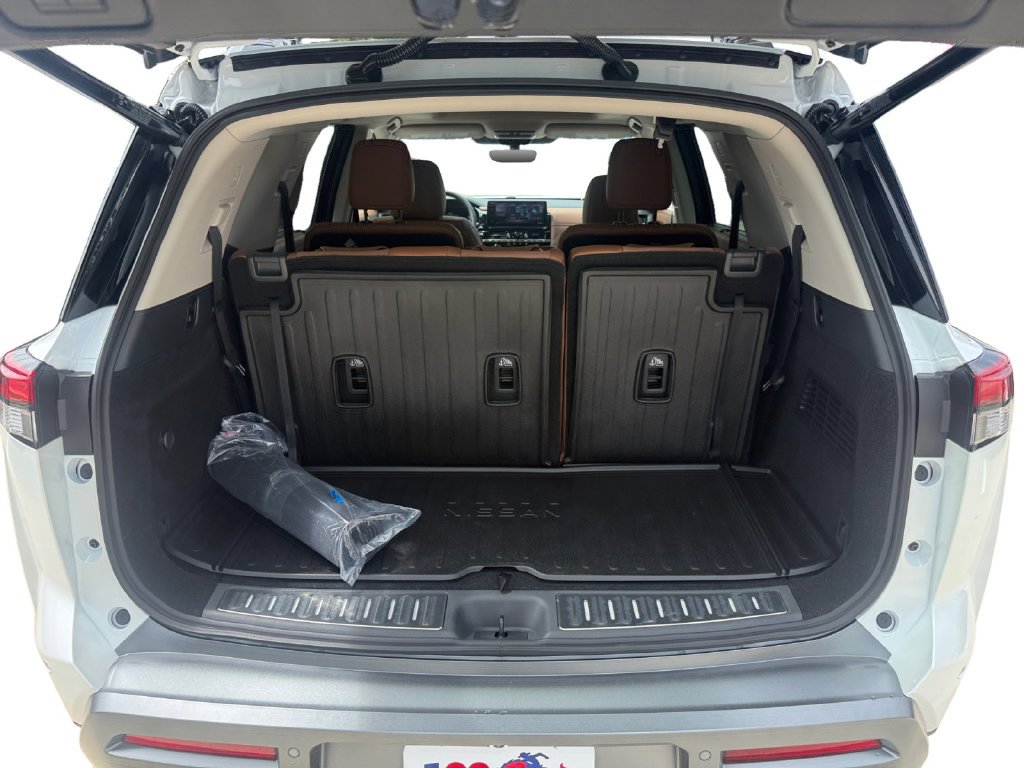New 2026 Nissan Pathfinder Platinum AWD/4WD image 18