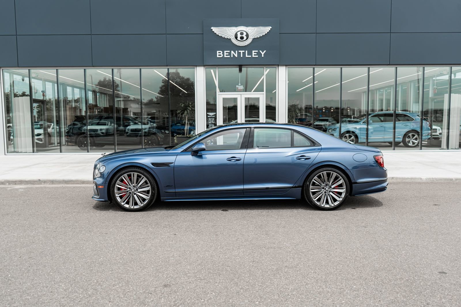 Used 2025 Bentley Flying Spur Plug-In Hybrid AWD/4WD image 5