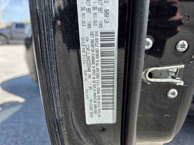 Used 2019 Jeep Cherokee Latitude Plus w/ Comfort/Convenience Group FWD image 39