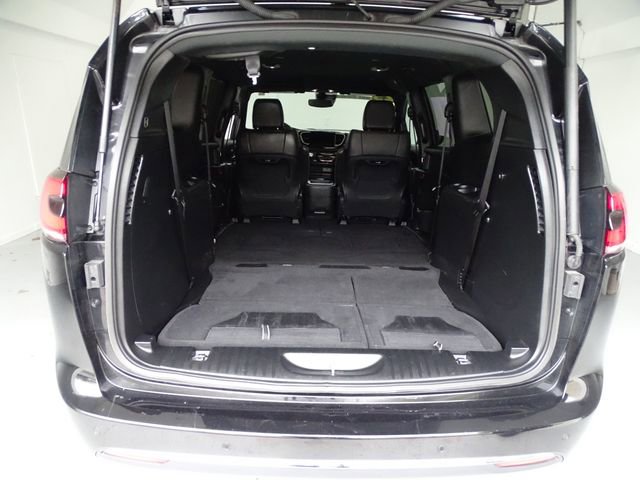 Used 2025 Chrysler Pacifica Select FWD image 20