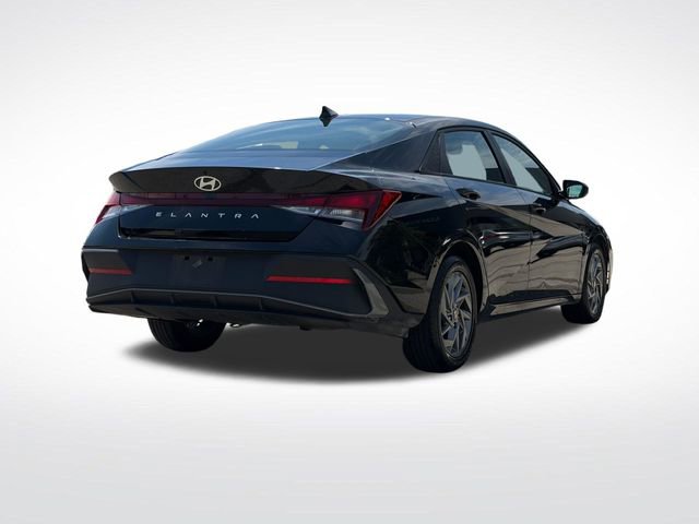 Used 2024 Hyundai Elantra SEL FWD image 5