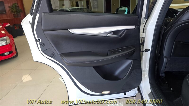 Used 2021 INFINITI QX50 Luxe w/ Appearance Package FWD image 13