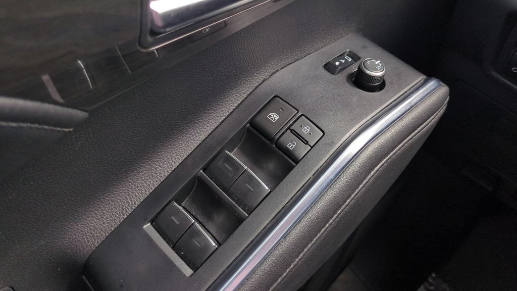 Used 2024 Toyota Highlander Limited FWD image 24