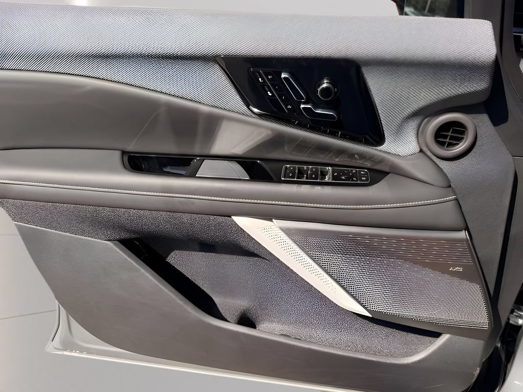 New 2027 Cadillac Optiq Sport w/ LPO, Floor Liner Package AWD/4WD image 24